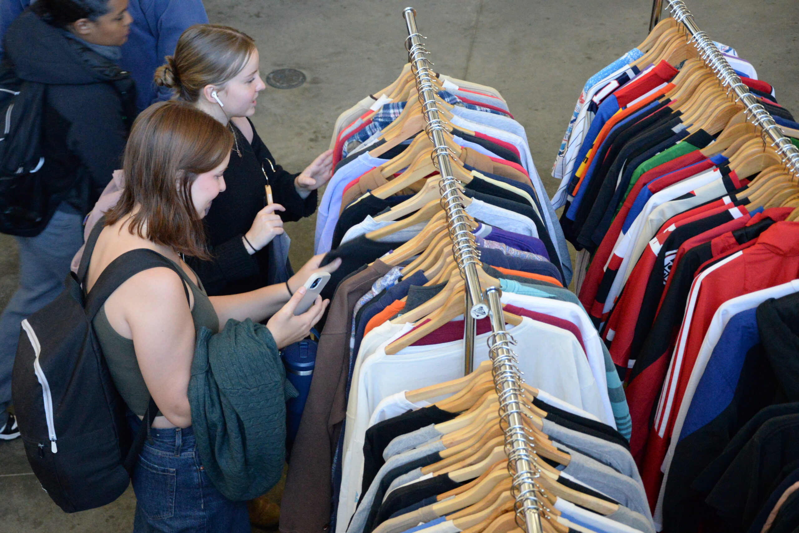 Navigating Ottawa’s Secondhand Clothing Market 